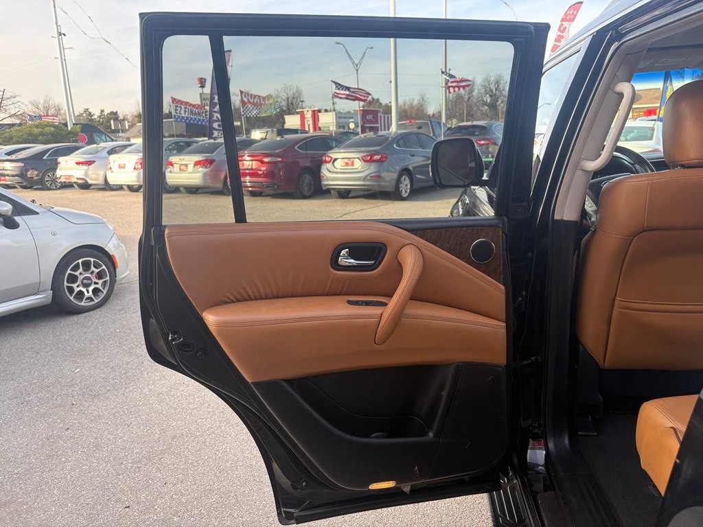 2016 INFINITI QX80 Image 17