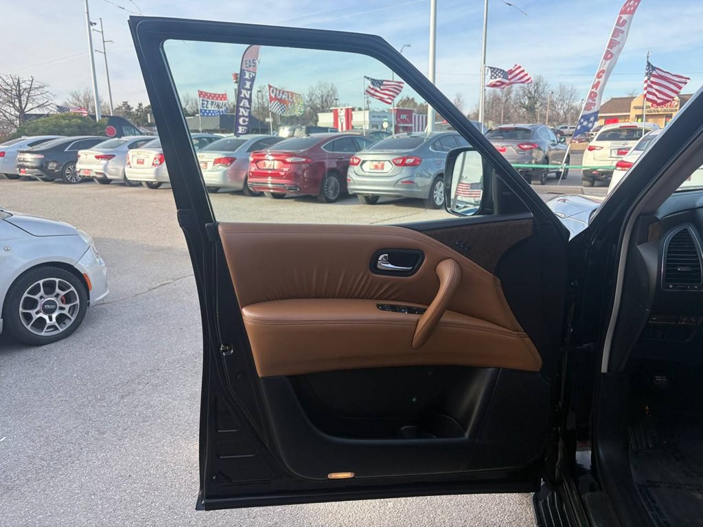 2016 INFINITI QX80 Image 19