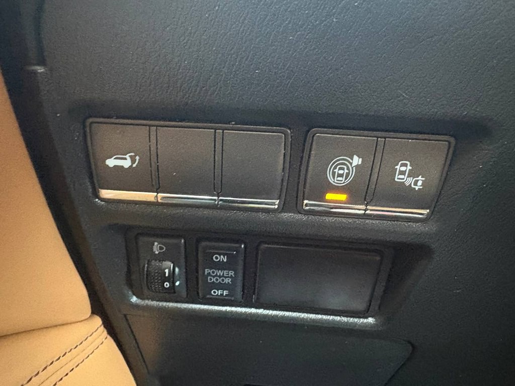 2016 INFINITI QX80 Image 28