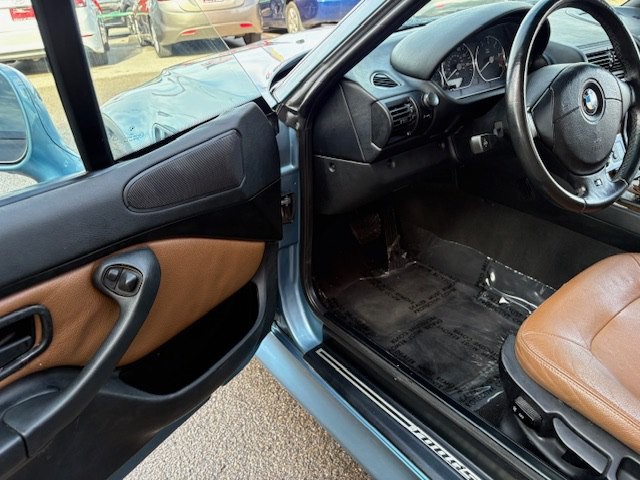 2001 BMW Z3 Image 21