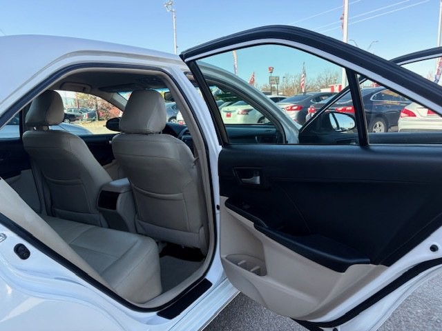 2012 Toyota Camry Image 13