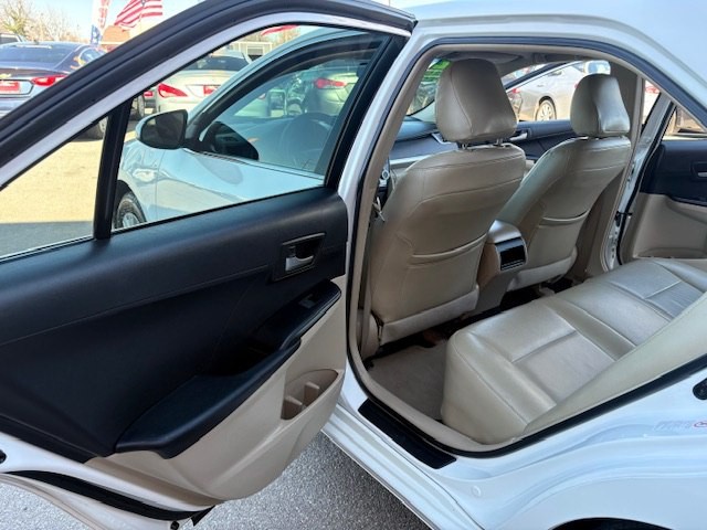 2012 Toyota Camry Image 16