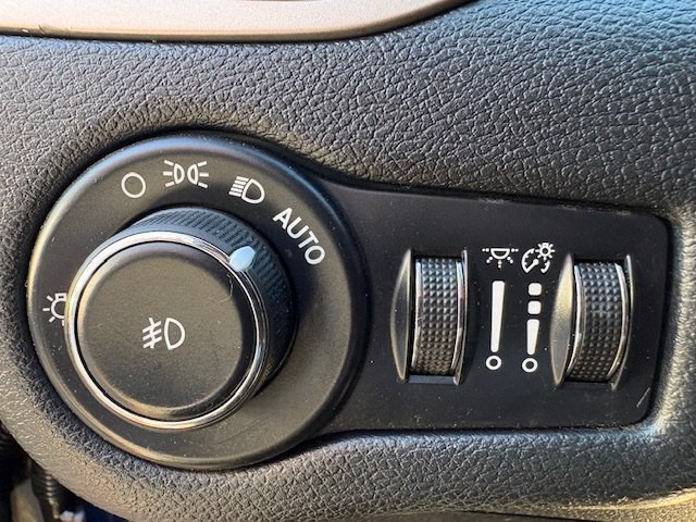 2016 Jeep Cherokee Image 21