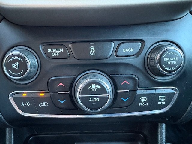 2016 Jeep Cherokee Image 30