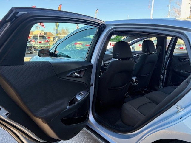 2018 Chevrolet Malibu Image 16