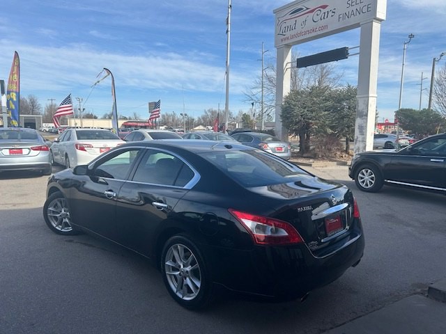 2011 Nissan Maxima Image 2
