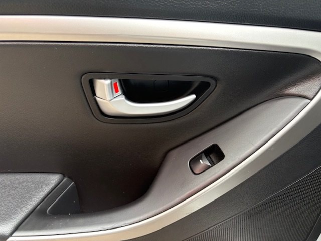 2015 Hyundai Elantra Image 16