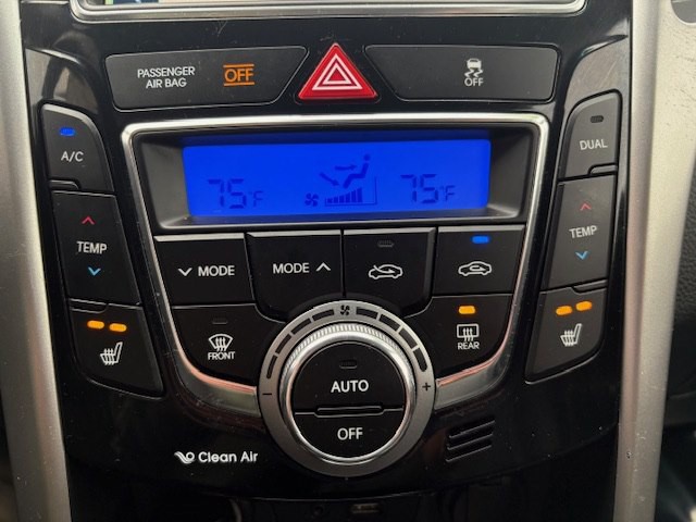 2015 Hyundai Elantra Image 27