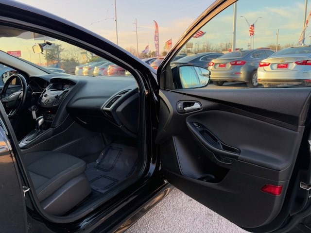 2016 Ford Focus Image 10