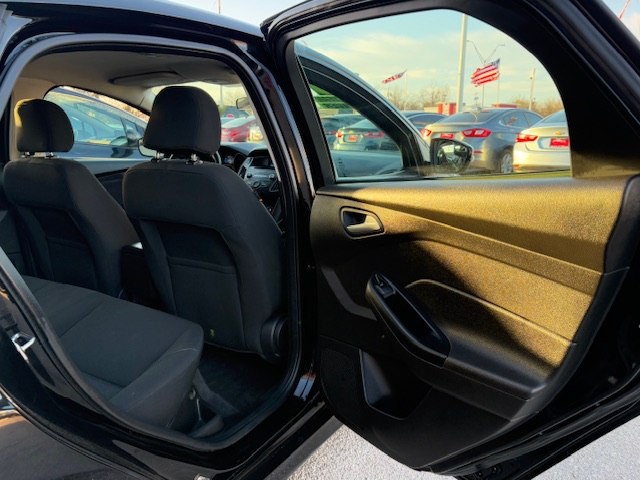2016 Ford Focus Image 13