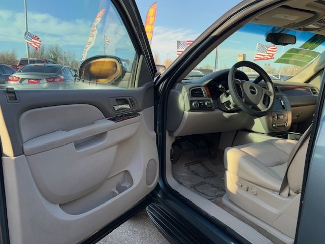 2010 GMC Yukon Image 17