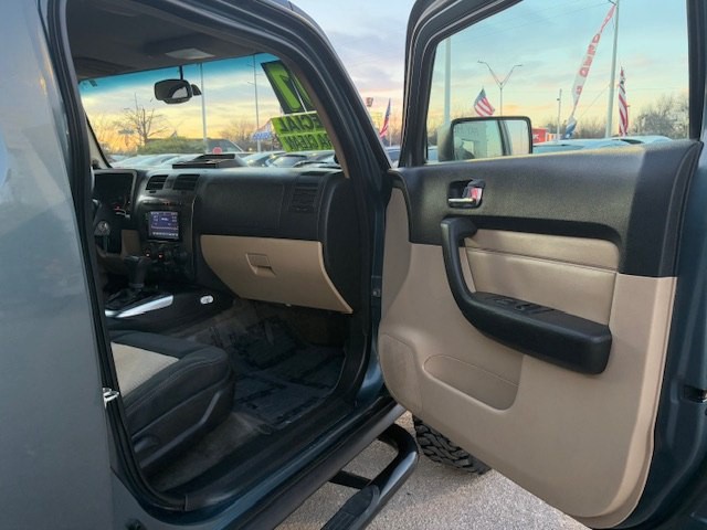 2007 HUMMER H3 Image 9