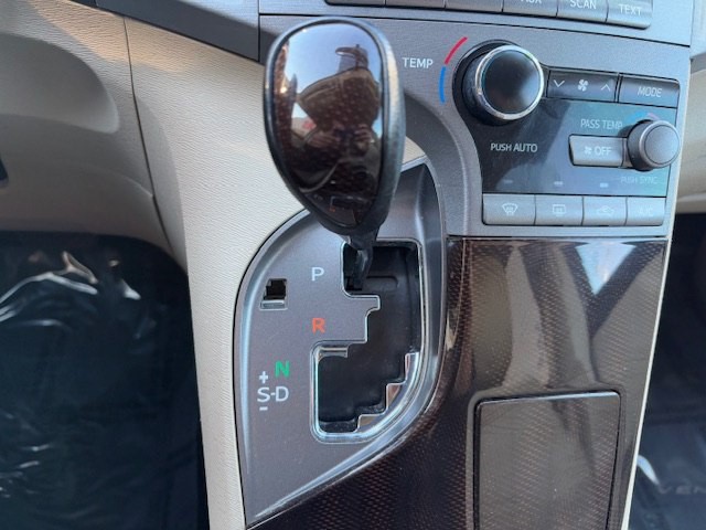 2011 Toyota Venza Image 24