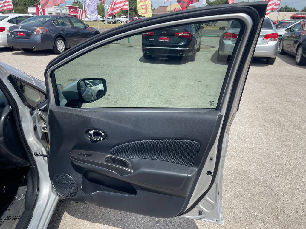 2015 Nissan Versa Image 6