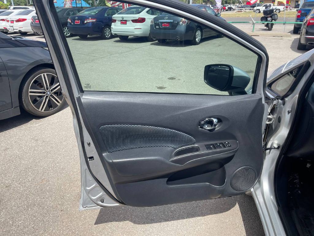 2015 Nissan Versa Image 8
