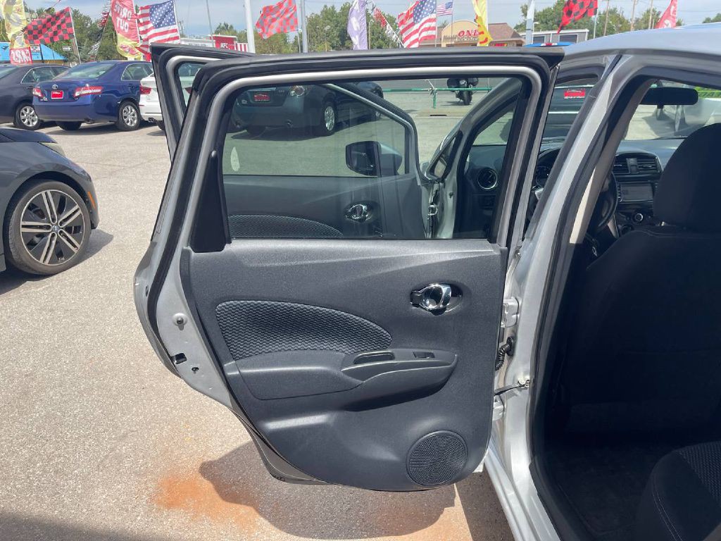 2015 Nissan Versa Image 9