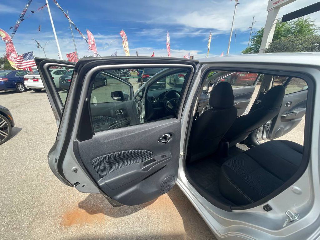 2015 Nissan Versa Image 10