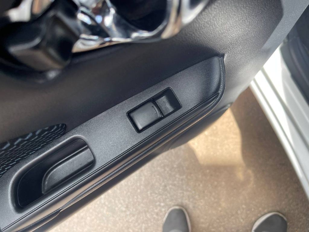 2015 Nissan Versa Image 11