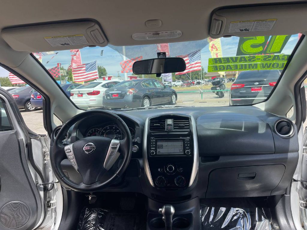 2015 Nissan Versa Image 17