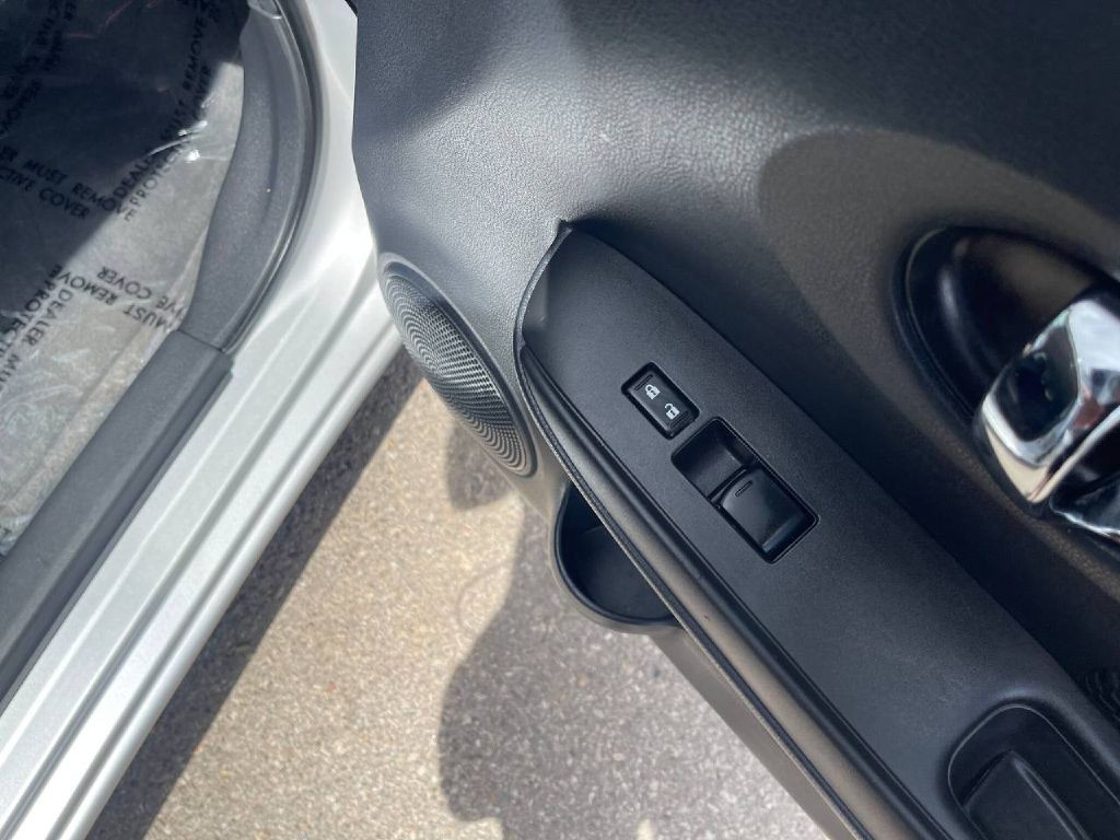 2015 Nissan Versa Image 19