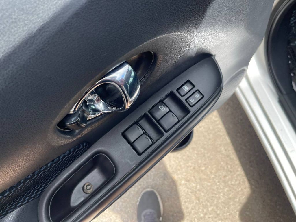 2015 Nissan Versa Image 23