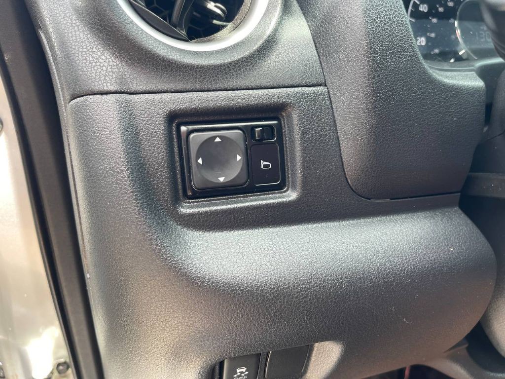 2015 Nissan Versa Image 29