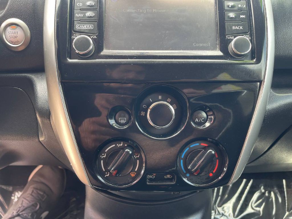 2015 Nissan Versa Image 33