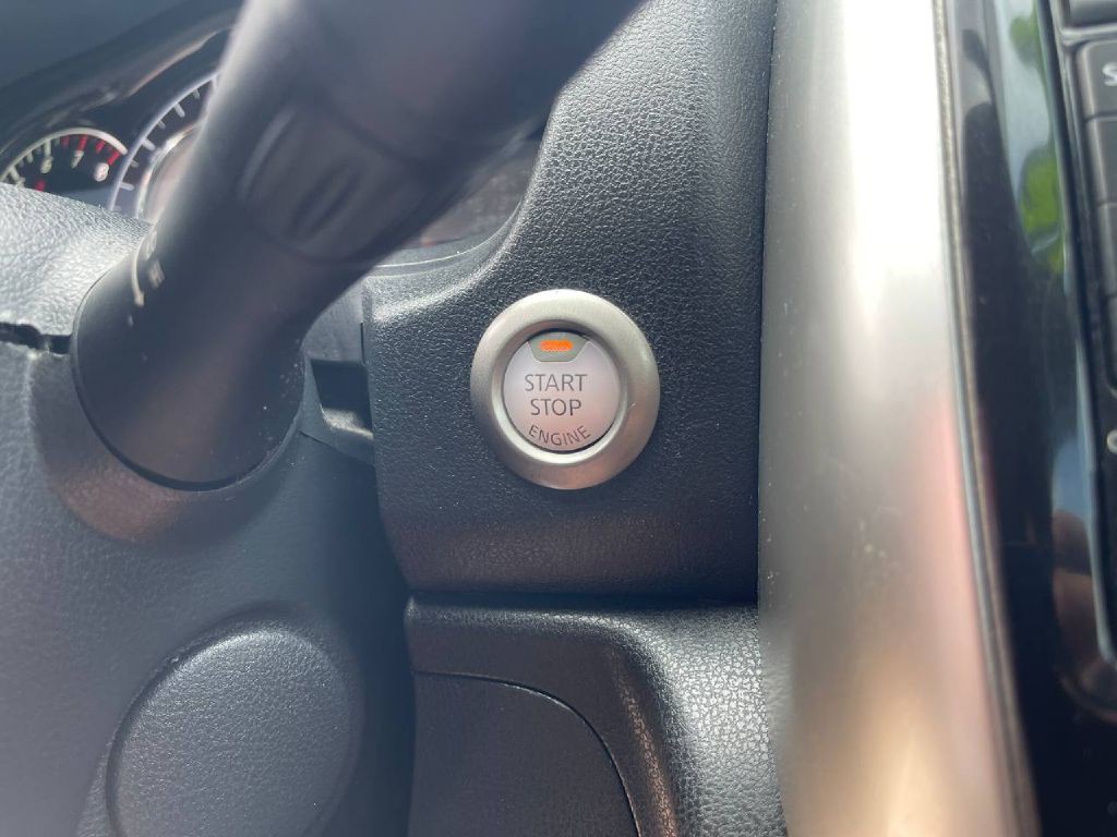 2015 Nissan Versa Image 34