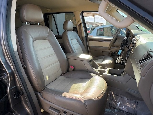 2005 Ford Explorer Image 9