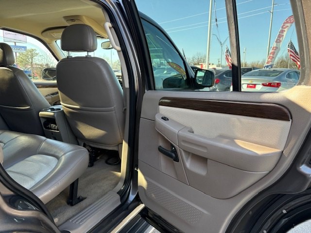 2005 Ford Explorer Image 10