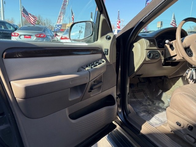 2005 Ford Explorer Image 16