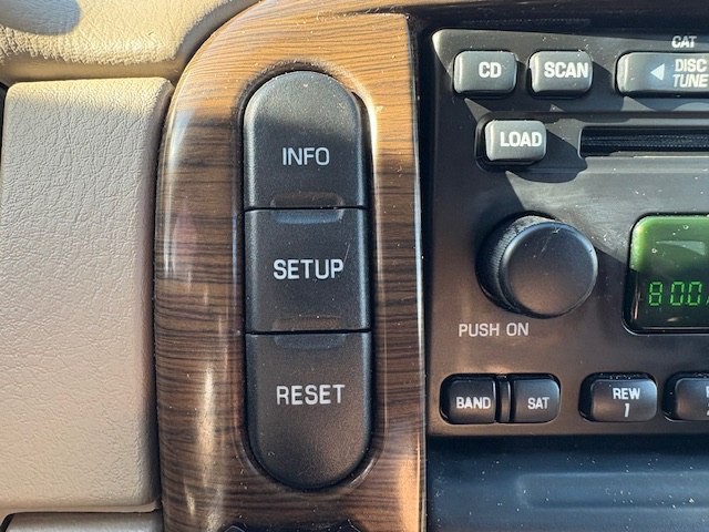 2005 Ford Explorer Image 23