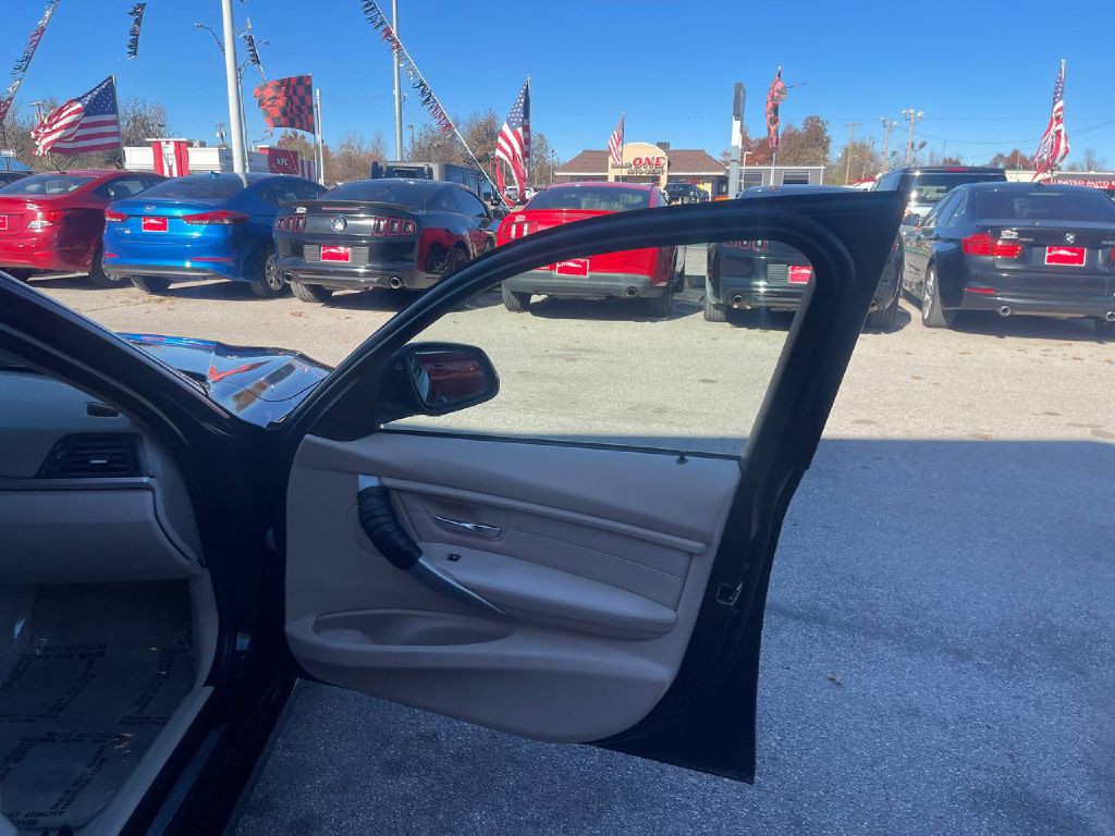 2013 BMW 3 Series Image 6