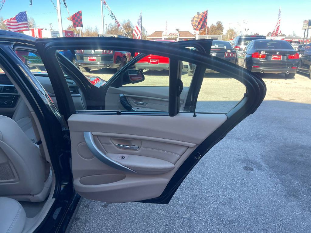 2013 BMW 3 Series Image 7