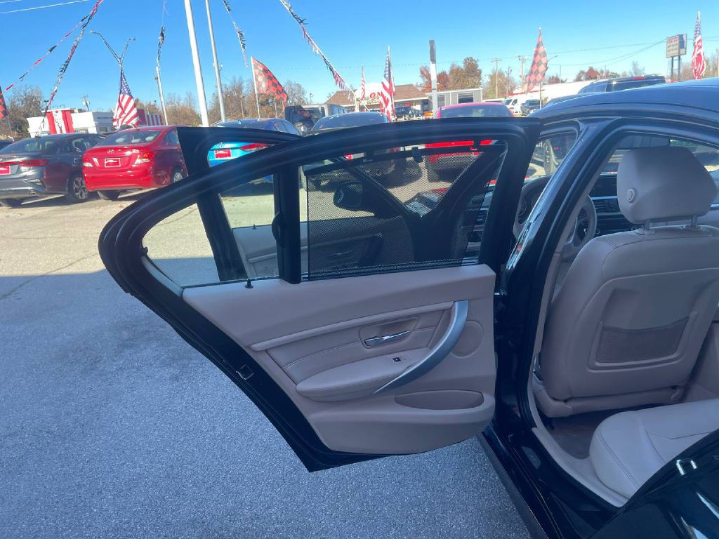 2013 BMW 3 Series Image 10