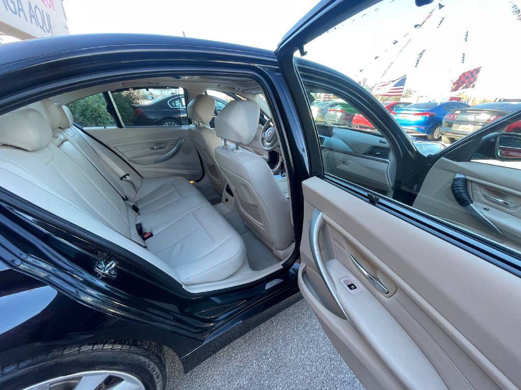 2013 BMW 3 Series Image 15