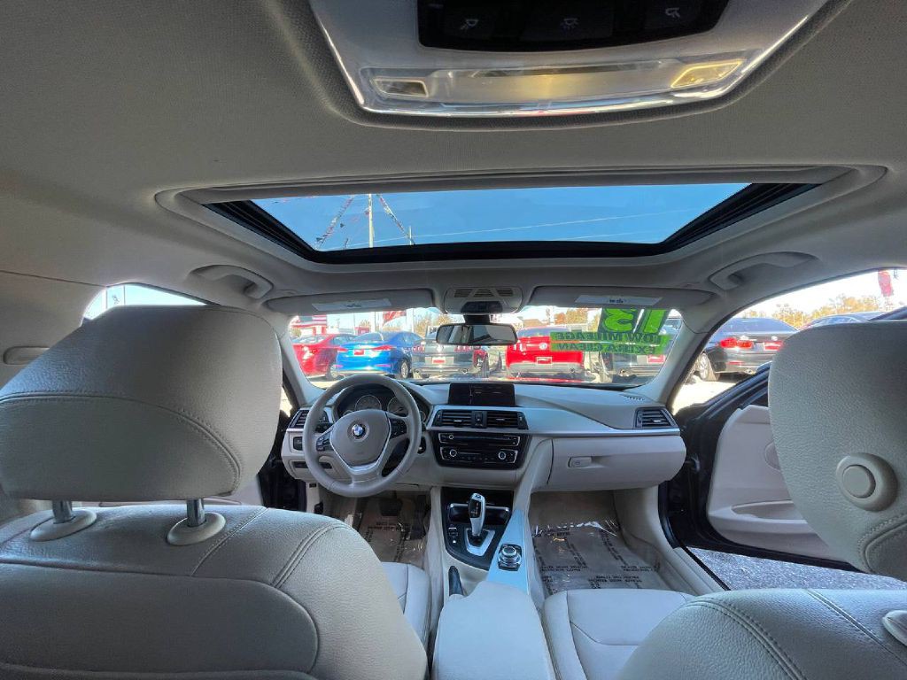 2013 BMW 3 Series Image 17