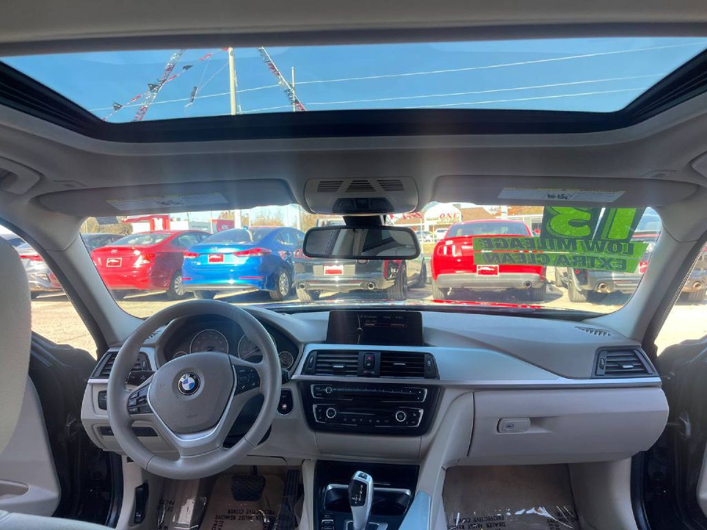 2013 BMW 3 Series Image 18