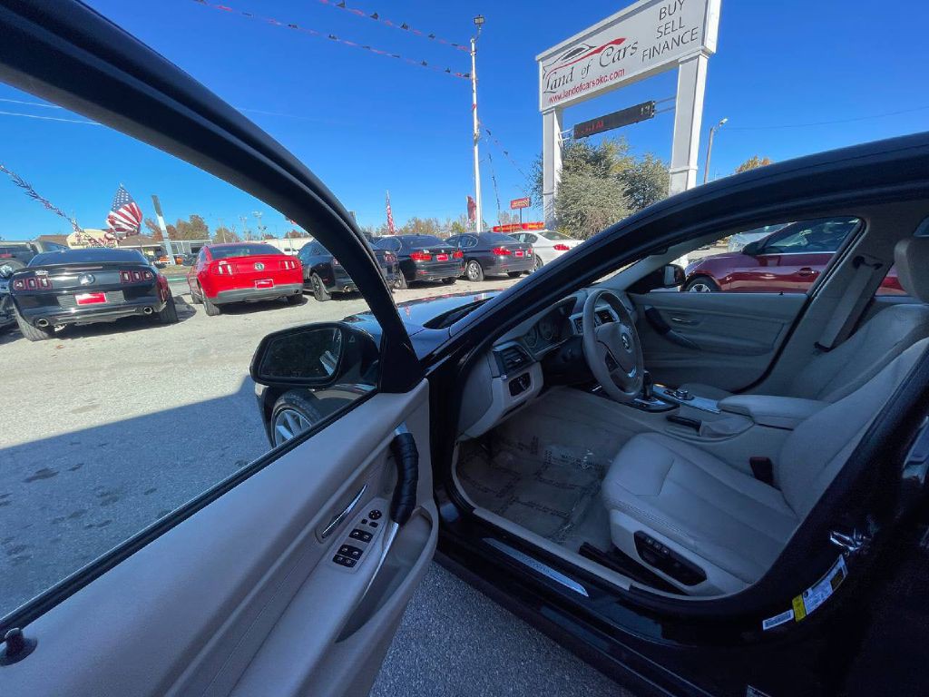 2013 BMW 3 Series Image 24