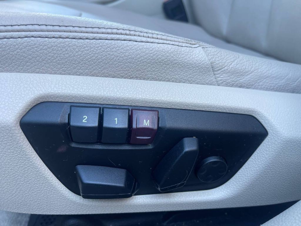 2013 BMW 3 Series Image 26