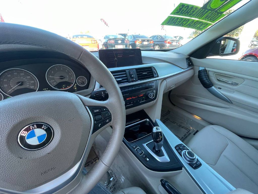 2013 BMW 3 Series Image 29