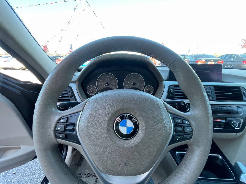 2013 BMW 3 Series Image 30