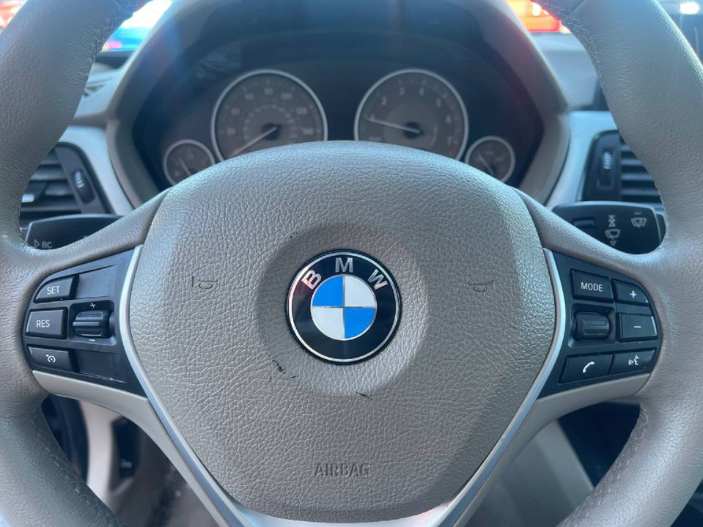 2013 BMW 3 Series Image 31