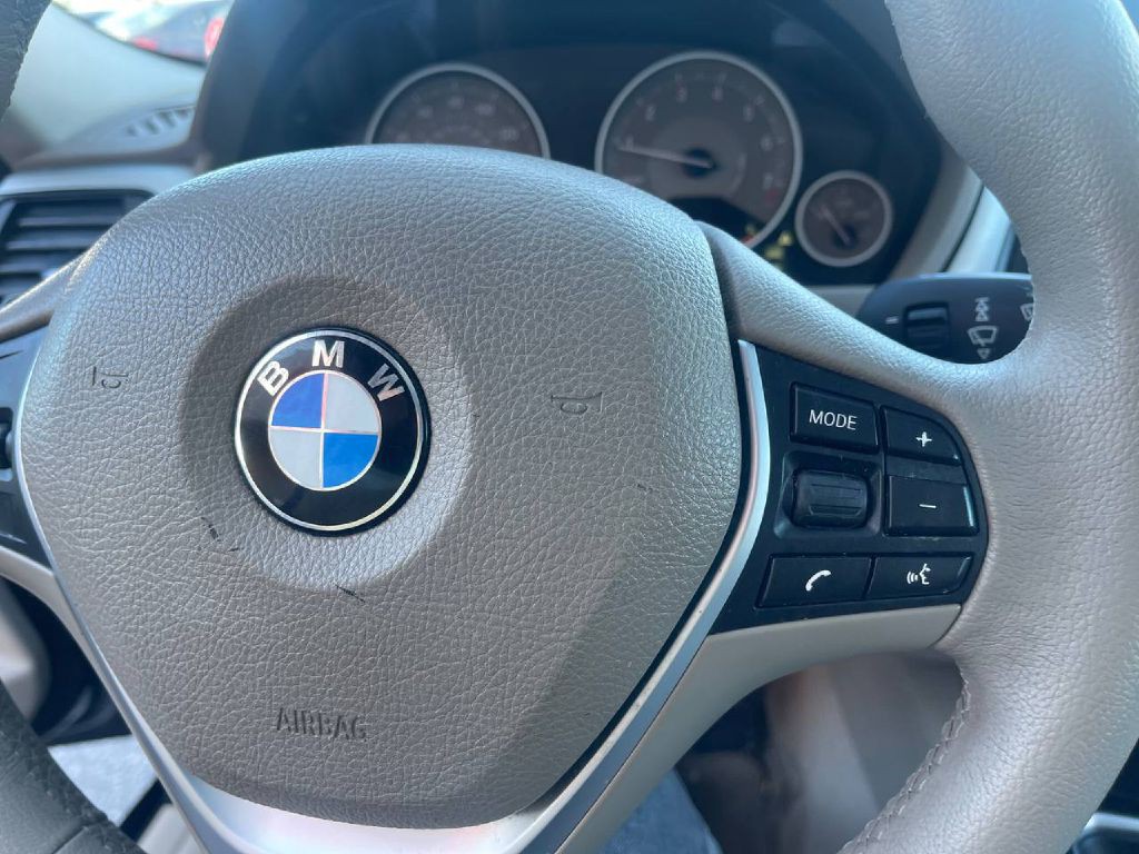 2013 BMW 3 Series Image 33