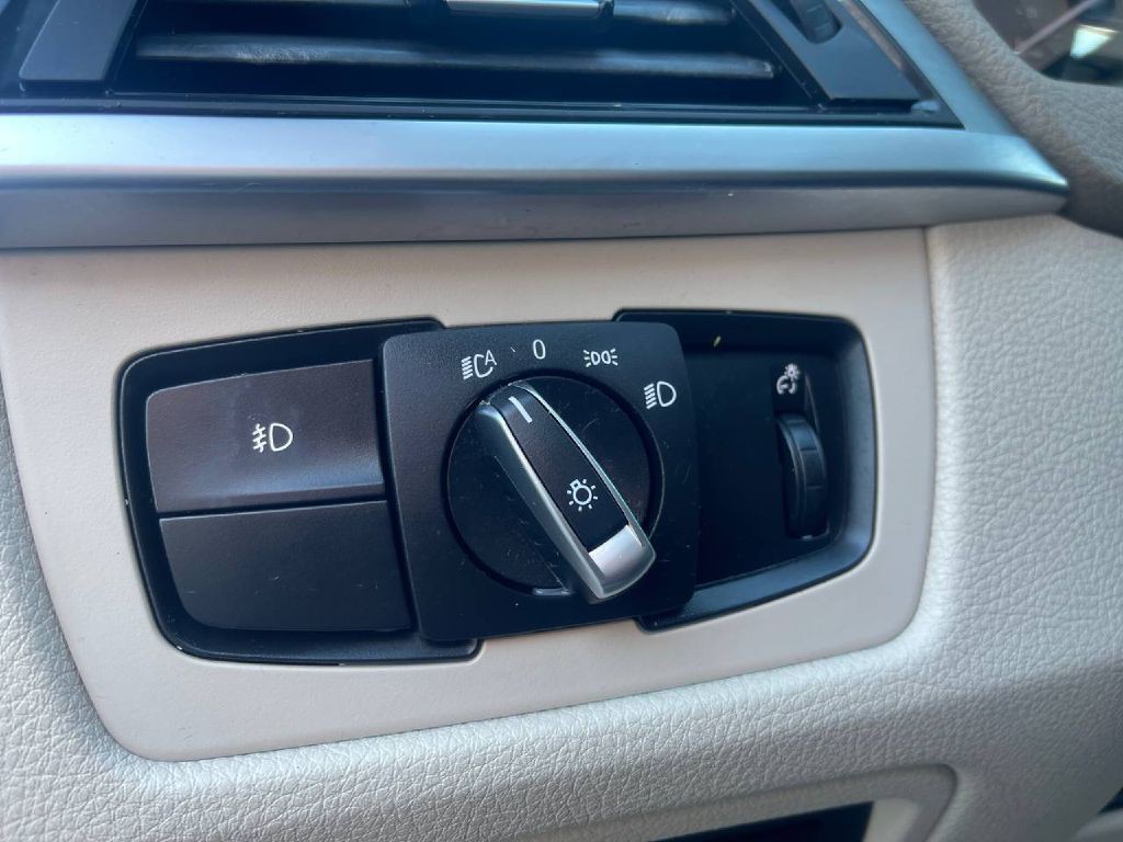 2013 BMW 3 Series Image 34