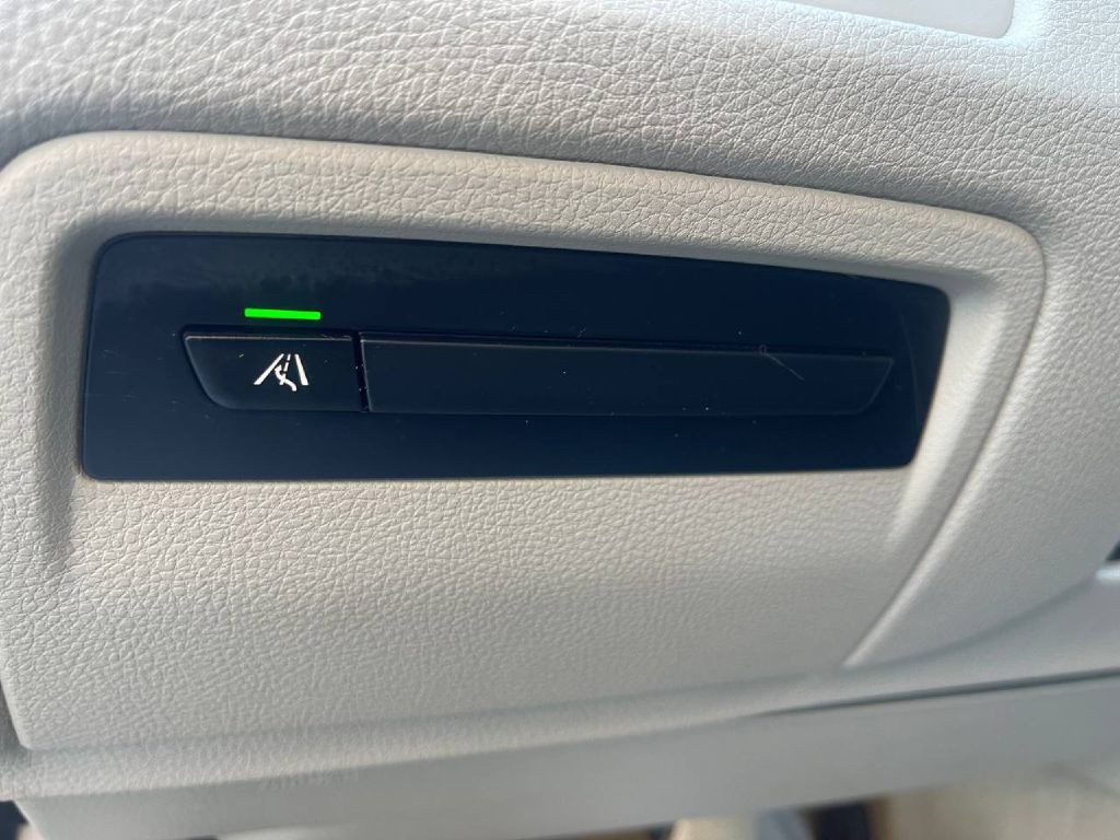 2013 BMW 3 Series Image 35