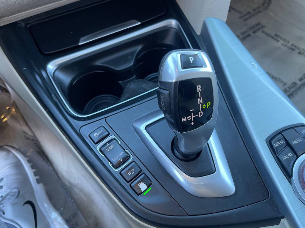 2013 BMW 3 Series Image 41