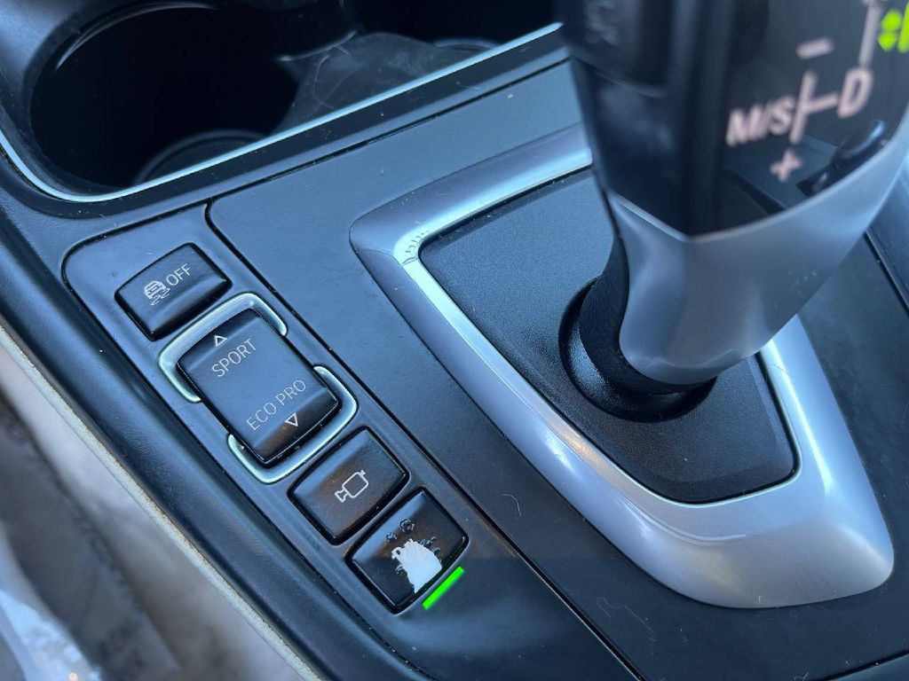 2013 BMW 3 Series Image 42