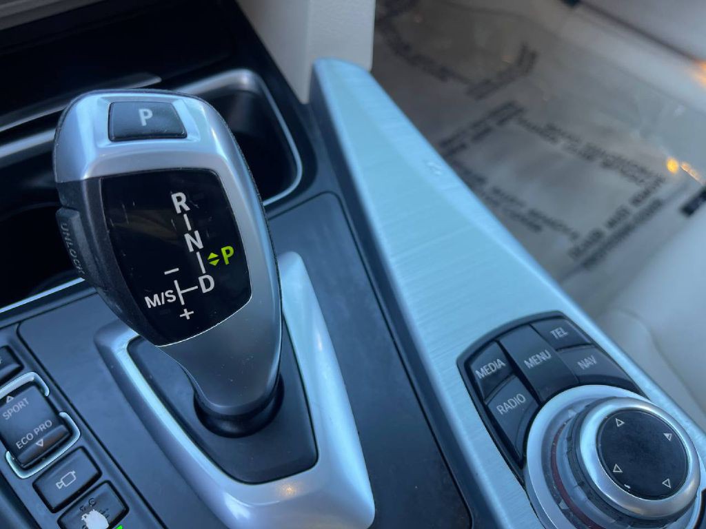 2013 BMW 3 Series Image 43