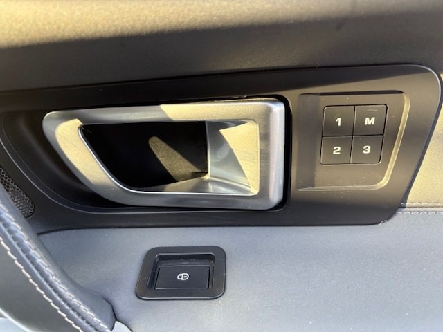 2016 Land Rover Discovery Sport Image 11